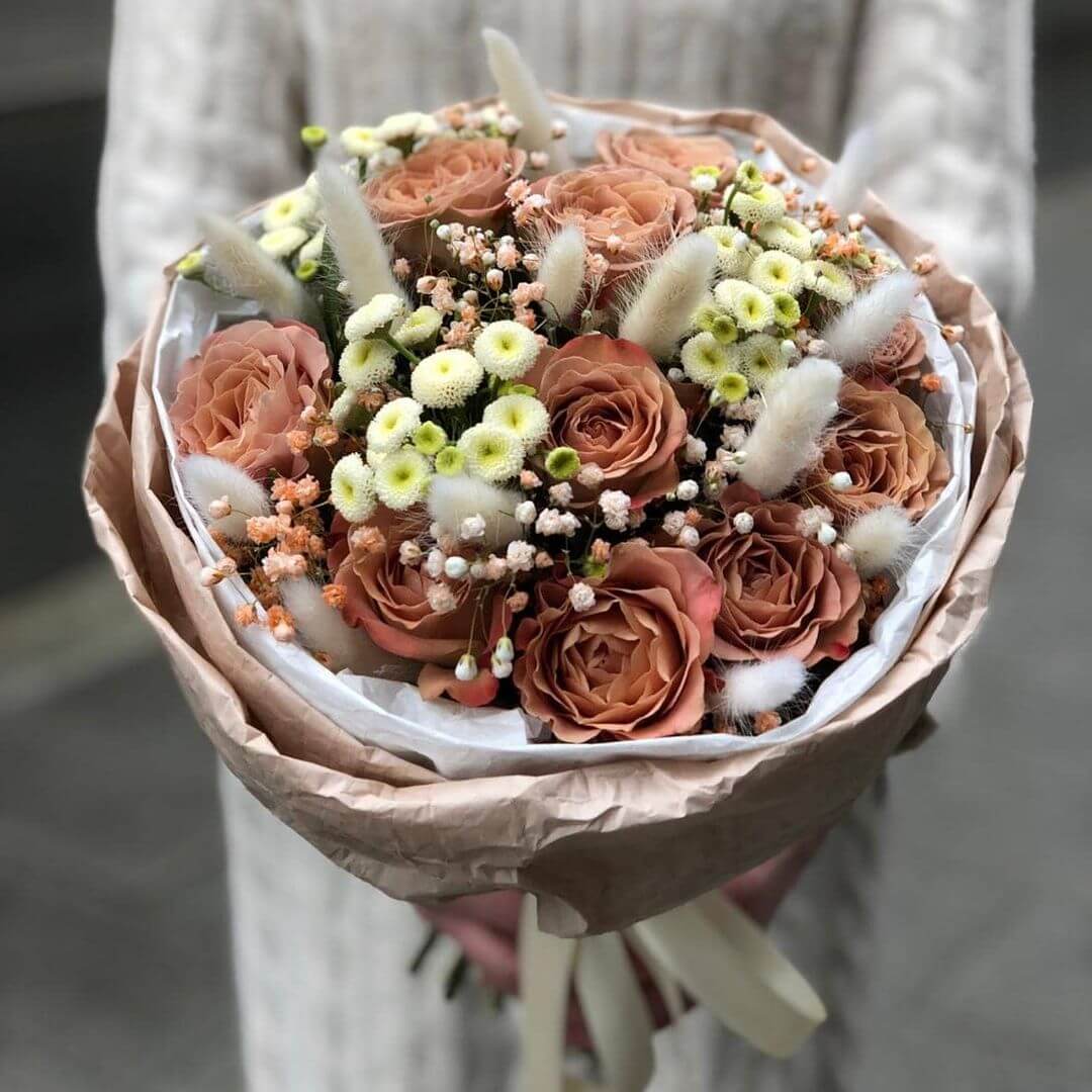 Бисквитное прикосновение губ